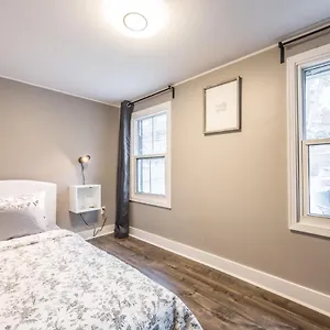 Apartment Cozy Chic Oasis 3 Bedroom, Halifax